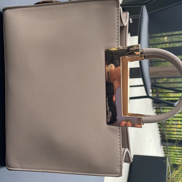 Small/medium purse. Handheld - Picture 2 of 3